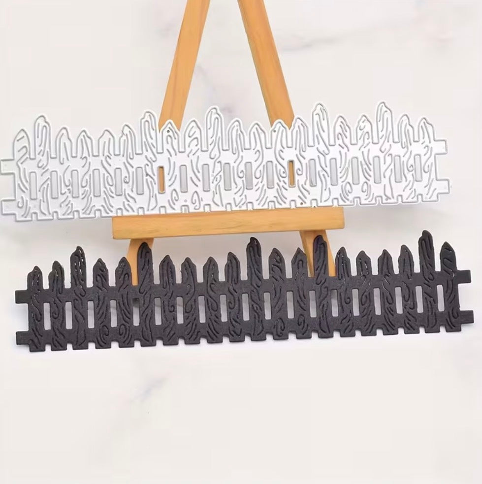 Metallic cutting die fence