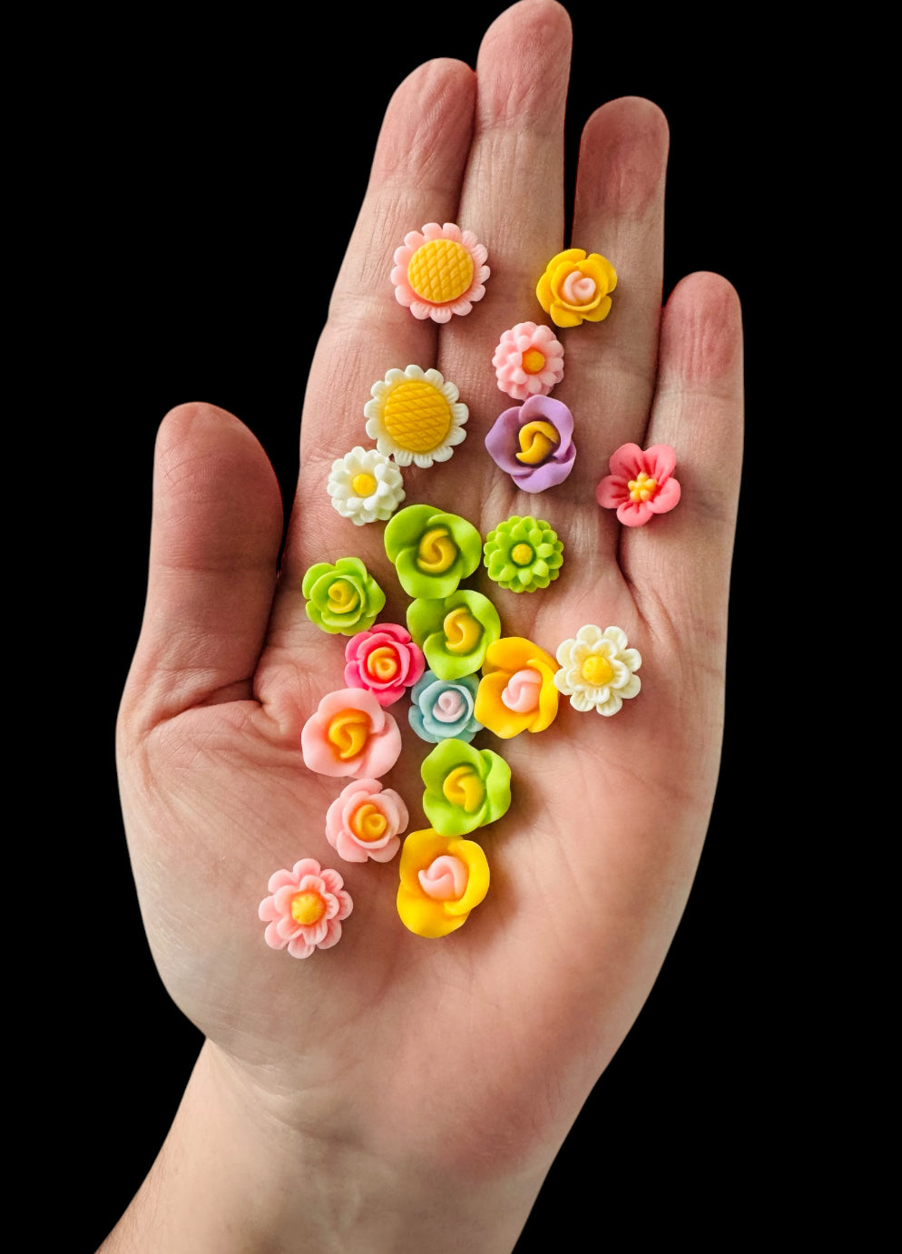 Beads 20 pieces flower resin charm