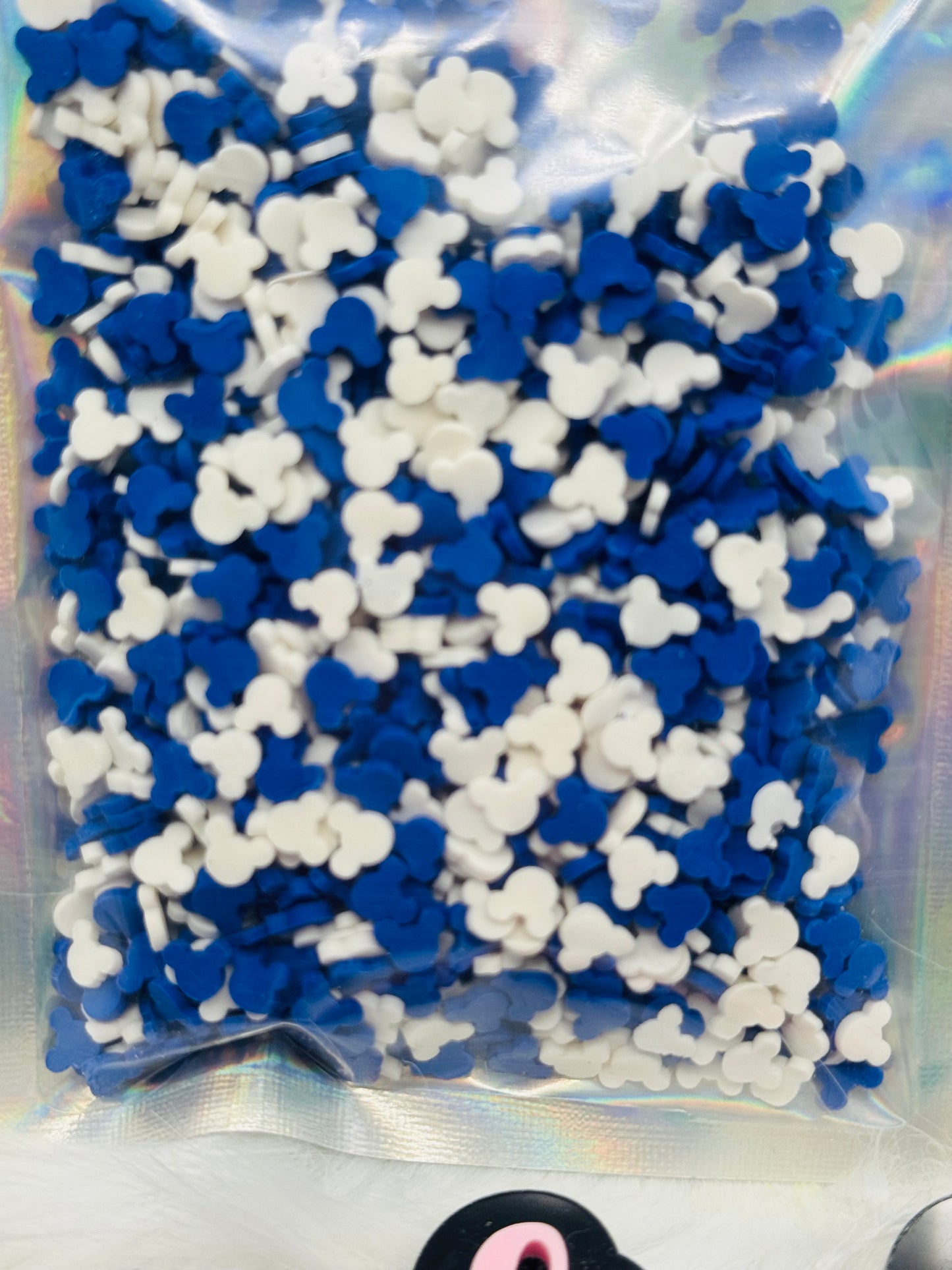50g Polymer clay mouse blue-white